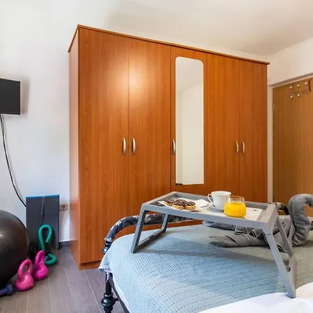 Sunny Side Six Bedroom Ferienhaus *