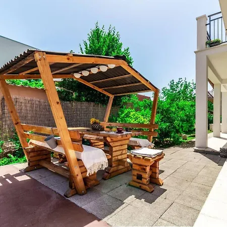 Sunny Side Six Bedroom *