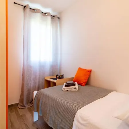 Sunny Side Six Bedroom Nyaraló *