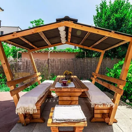 Sunny Side Six Bedroom Vikendica Kastela