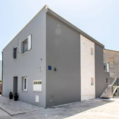 Sunny Side Six Bedroom *